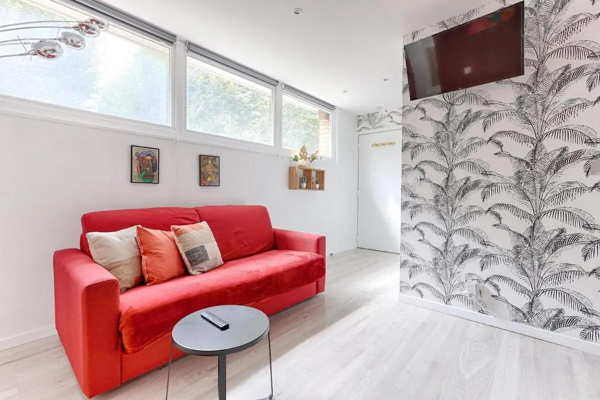 Charming Gambetta Saint Fargeau I Apartment Paris France