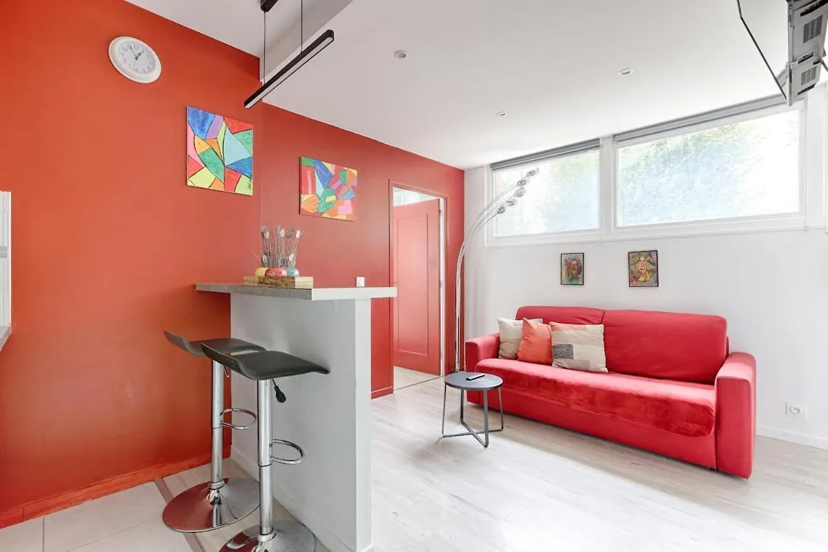 Charming Gambetta Saint Fargeau I Apartment Paris France
