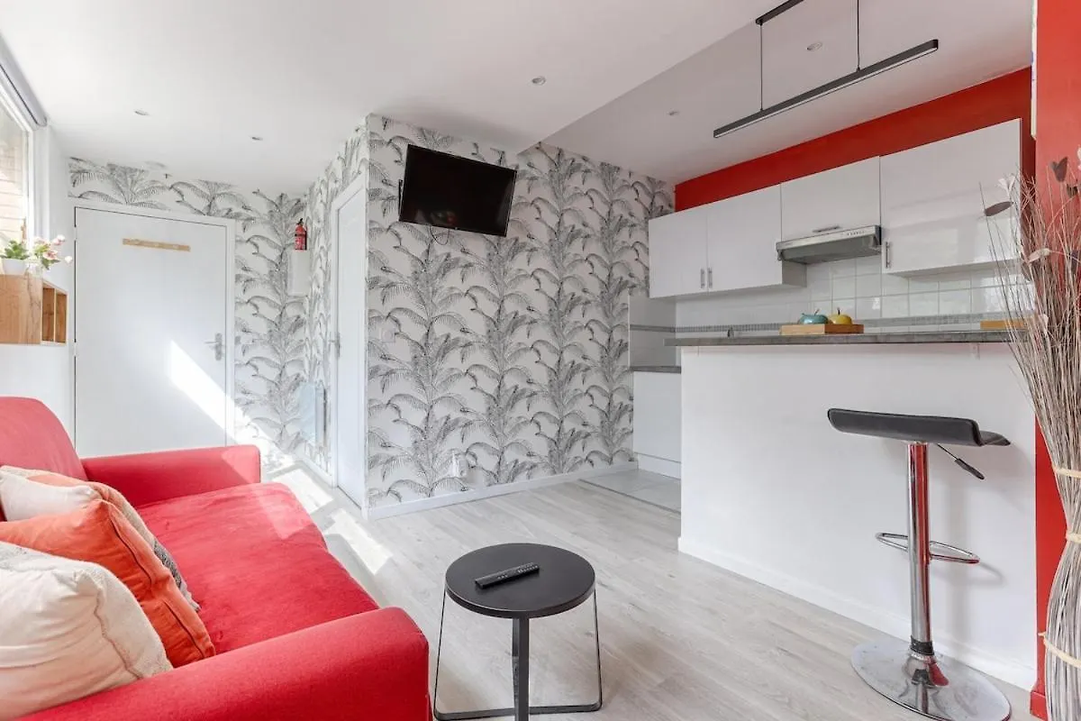 Charming Gambetta Saint Fargeau I Apartment Paris France