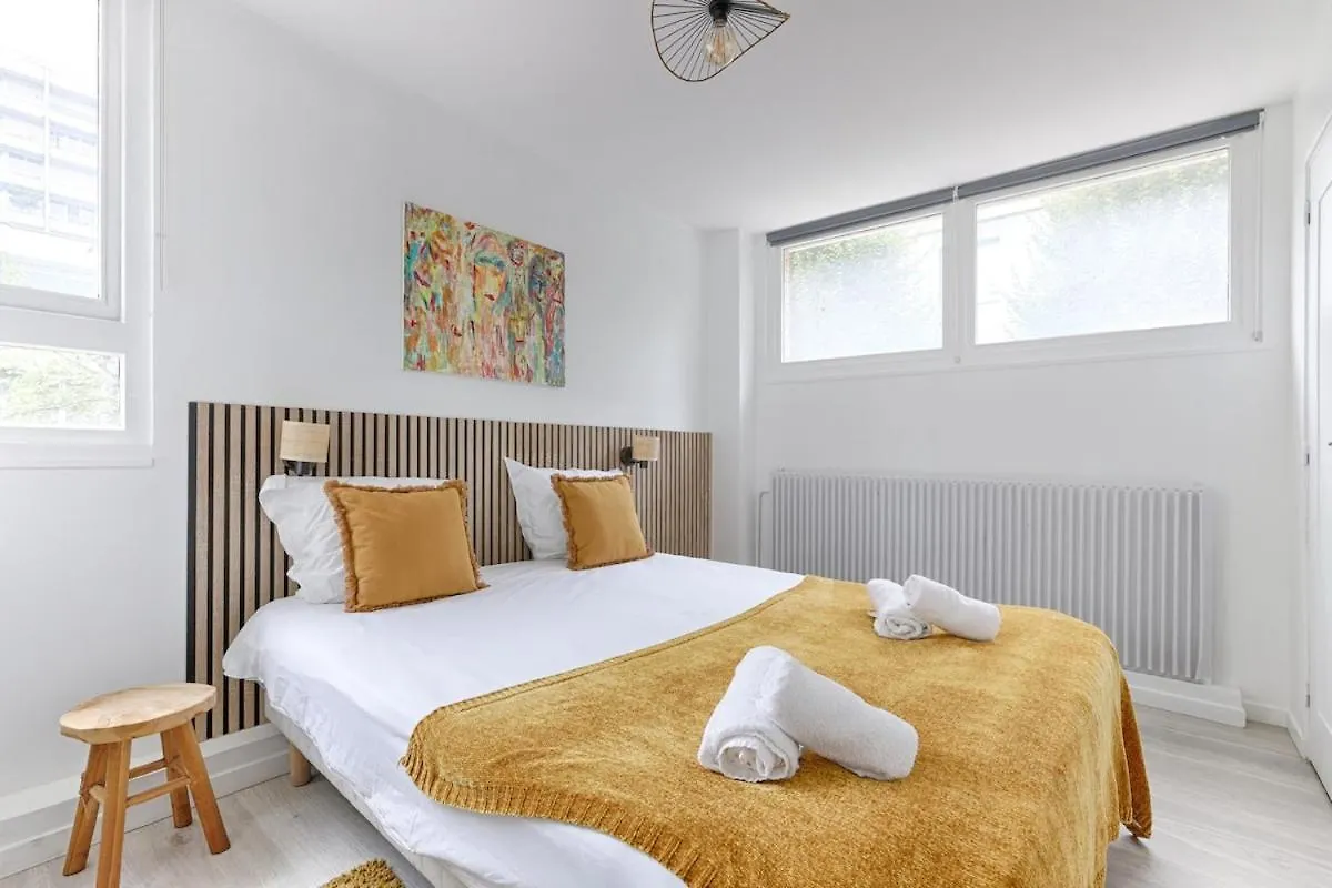 Charming Gambetta Saint Fargeau I Apartment Paris 0*,  France